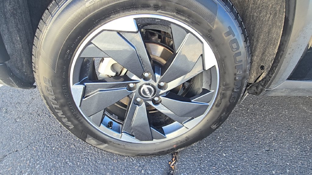 Used 2025 Nissan Rogue SV AWD/4WD image 36