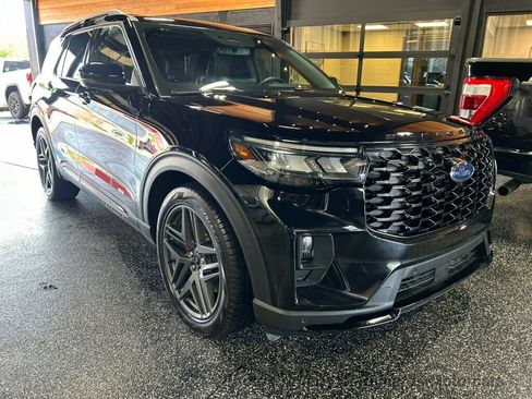 Used 2025 Ford Explorer ST AWD/4WD image 8