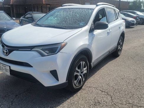 Used 2016 Toyota RAV4 LE FWD image 4
