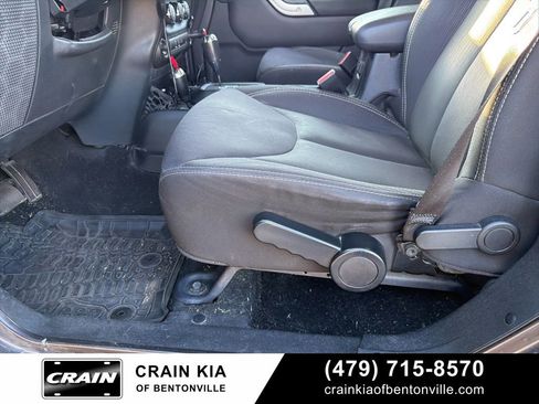 Used 2014 Jeep Wrangler Unlimited Rubicon w/ Connectivity Group image 18