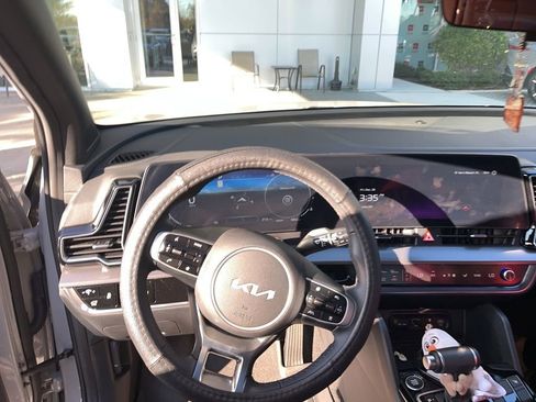 Certified 2025 Kia Sportage SX image 5