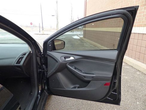 Used 2016 Ford Focus SE w/ Equipment Group 201A image 38