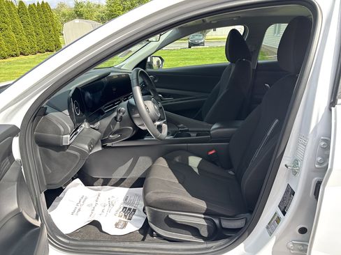 Used 2025 Hyundai Elantra SEL FWD image 13