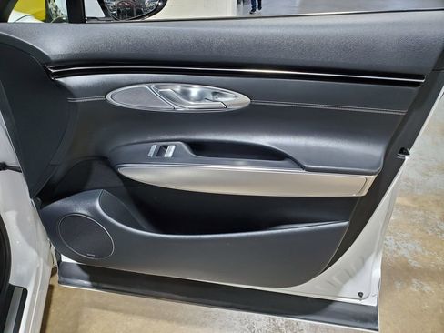 Used 2022 Genesis GV70 2.5T w/ Select Package image 17