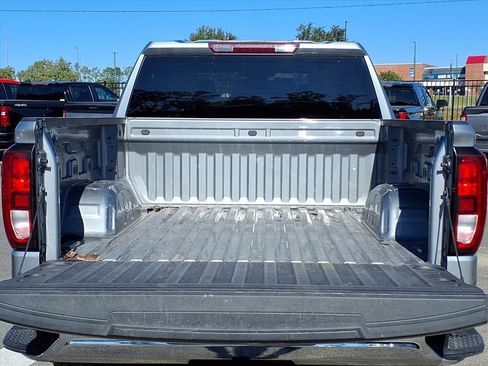 Used 2024 GMC Sierra 1500 SLE image 18
