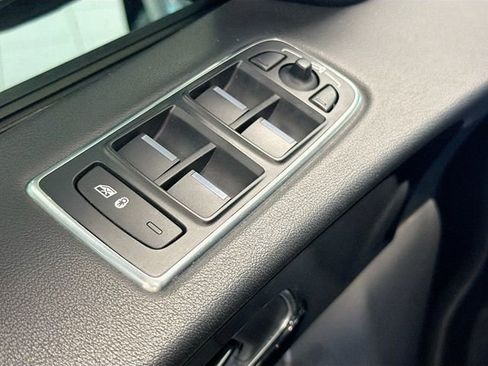 Used 2017 Jaguar F-PACE Premium image 16