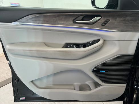 Used 2022 Jeep Grand Cherokee L Overland image 15