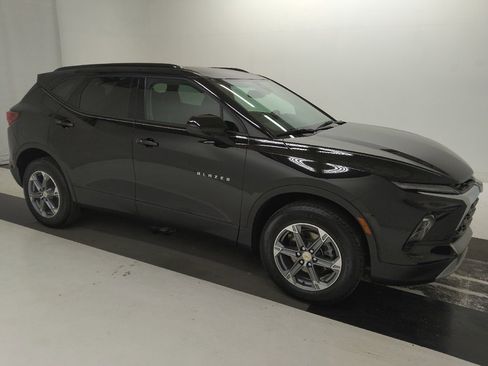 Used 2024 Chevrolet Blazer LT w/ Convenience Package FWD image 11