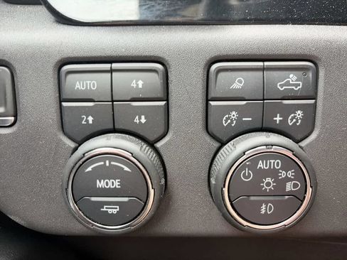 Used 2023 Chevrolet Silverado 1500 High Country w/ High Country Premium Package AWD/4WD image 24