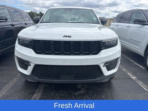 Used 2023 Jeep Grand Cherokee Limited w/ Black Appearance Package AWD/4WD image 2
