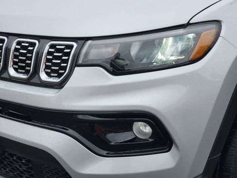 Used 2025 Jeep Compass Limited AWD/4WD image 7
