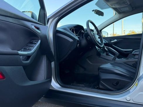 Used 2013 Ford Focus Titanium w/ Titanium Handling Pkg FWD image 9