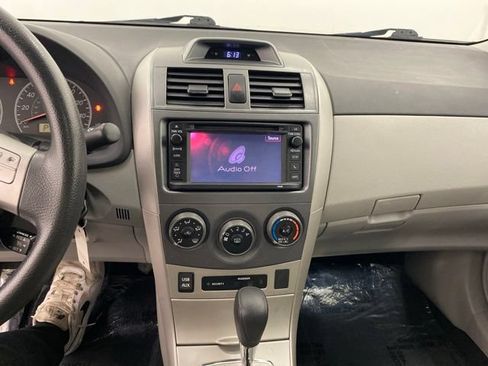 Used 2013 Toyota Corolla LE w/ Premium Pkg FWD image 18