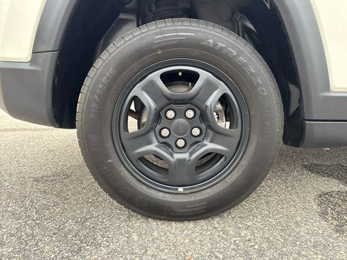 Used 2020 Jeep Compass Sport image 32