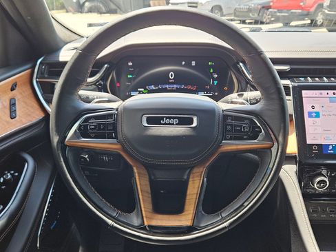 Used 2024 Jeep Grand Cherokee Summit AWD/4WD image 16