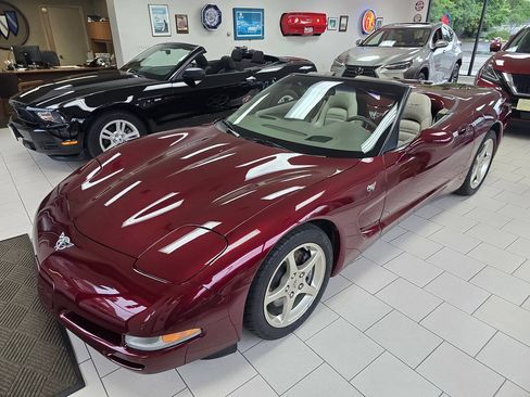 Used 2003 Chevrolet Corvette Convertible w/ Preferred Equipment Group1 RWD image 2