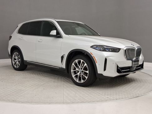 Used 2025 BMW X5 xDrive40i w/ Parking Assistance Package AWD/4WD image 7