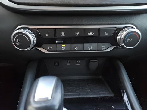 Used 2023 Nissan Altima 2.5 SV w/ SV Premium Package image 18