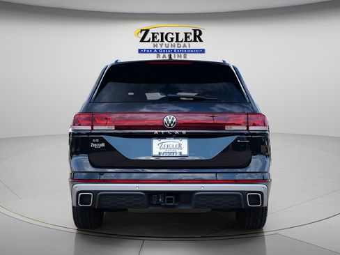 Used 2024 Volkswagen Atlas Peak Edition SE AWD/4WD image 6