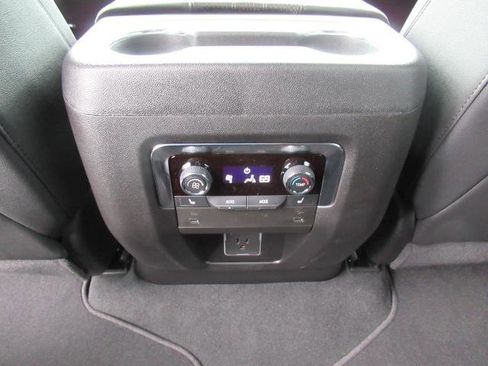 New 2025 Chevrolet Suburban High Country image 33