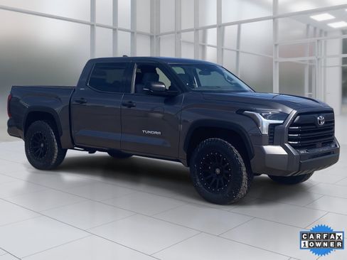 Used 2022 Toyota Tundra SR5 w/ Convenience Package image 8