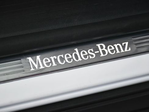 Used 2025 Mercedes-Benz GLE 450e 4MATIC w/ AMG Line Exterior image 17