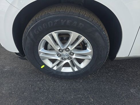 Used 2020 Buick Enclave Essence w/ Sound and Sites Package image 4