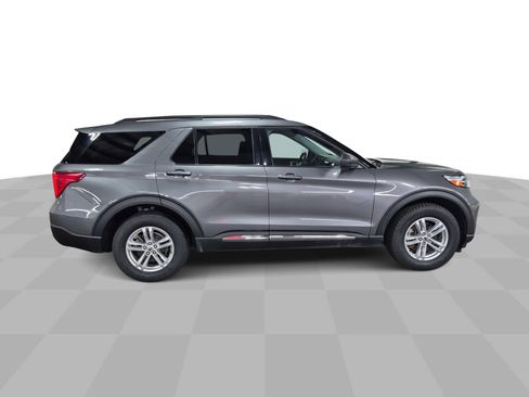 Used 2023 Ford Explorer XLT w/ Equipment Group 202A AWD/4WD image 10