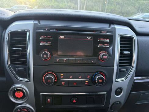 Used 2017 Nissan Titan SV AWD/4WD image 15