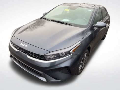 Used 2023 Kia Forte LXS w/ LXS Technology Package image 4