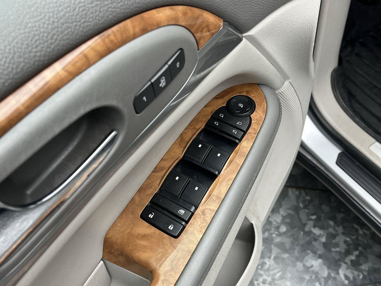 Used 2012 Buick Enclave Premium FWD image 9