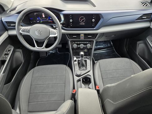 Used 2024 Volkswagen Taos SE image 12