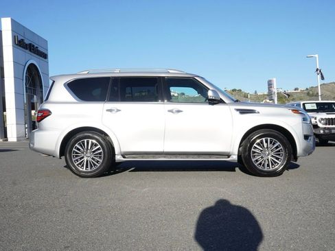 Used 2024 Nissan Armada SL w/ Captain's Chairs Package image 3