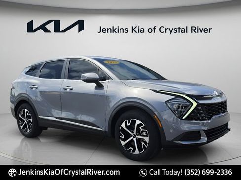 Used 2025 Kia Sportage EX FWD image 2