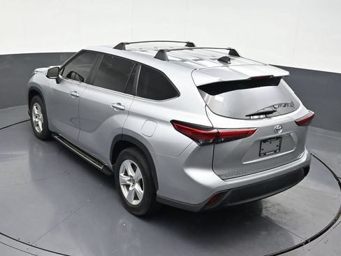 Used 2023 Toyota Highlander LE FWD image 16