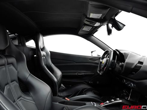 Used 2018 Ferrari 488 GTB RWD image 39
