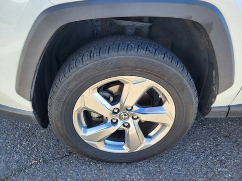 Used 2019 Toyota RAV4 Limited image 24