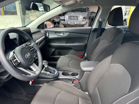 Used 2020 Kia Forte LXS FWD image 13