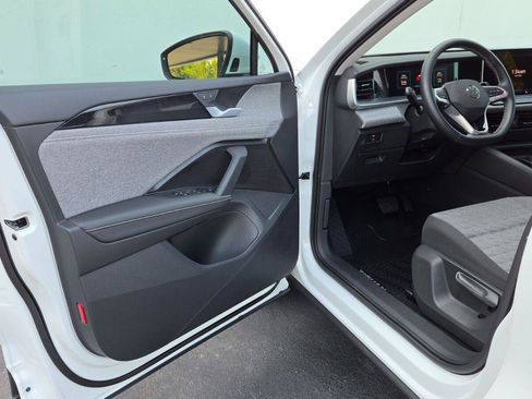 Certified 2025 Volkswagen Tiguan S FWD image 19