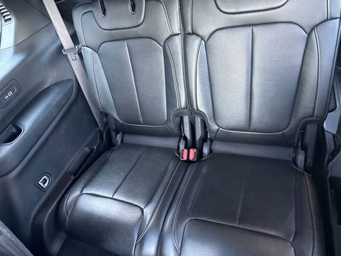 Used 2024 Jeep Grand Cherokee L Limited w/ Luxury Tech Group II image 32