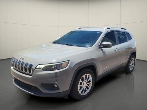 Used 2021 Jeep Cherokee Latitude Lux w/ Comfort/Convenience Group FWD image 3