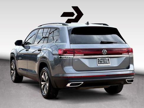 Certified 2025 Volkswagen Atlas SE FWD image 6