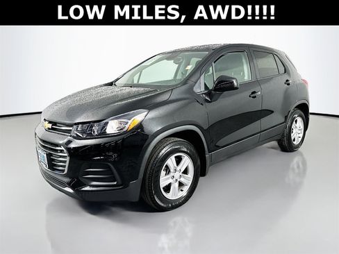 Used 2019 Chevrolet Trax LS w/ Tint and Cruise Package image 4