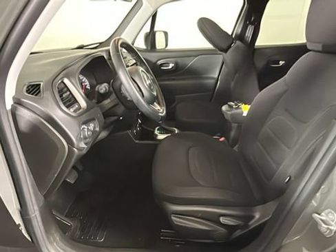 Used 2022 Jeep Renegade Latitude AWD/4WD image 11