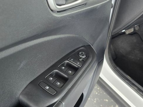 Used 2025 Hyundai Venue SE image 16