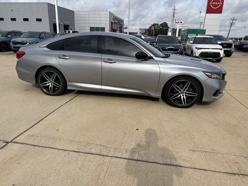 Used 2021 Honda Accord Sport image 12