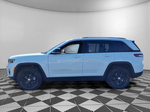 Used 2023 Jeep Grand Cherokee Limited image 10