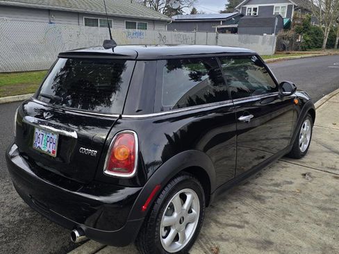 Used 2010 MINI Cooper Hardtop image 5