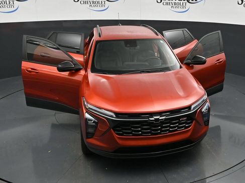 Used 2024 Chevrolet Trax RS w/ Driver Confidence Package FWD image 34