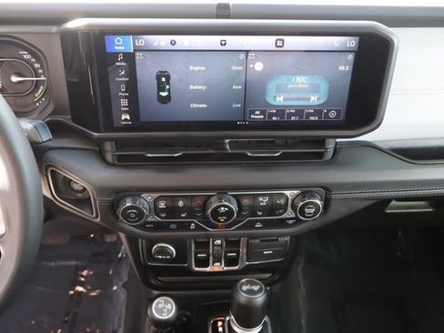 Used 2024 Jeep Wrangler Unlimited Sahara AWD/4WD image 31